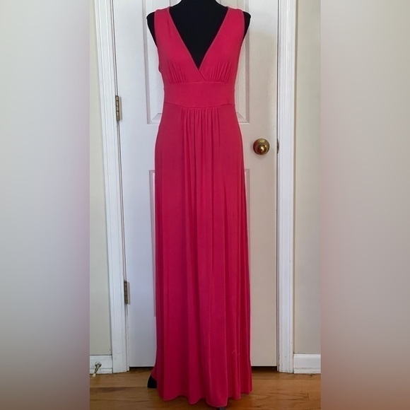 Loveappella Dresses & Skirts - Loveappella Women's Red Rayon V-Neck 
Sleeveless Casual Long Maxi Dress Size PM